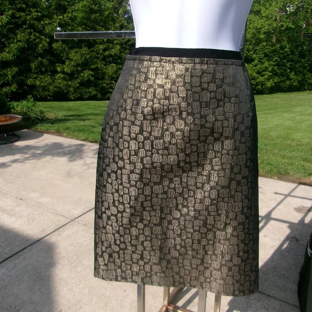 NWT LOFT GOLD METALIC &BLACK SKIRT 8